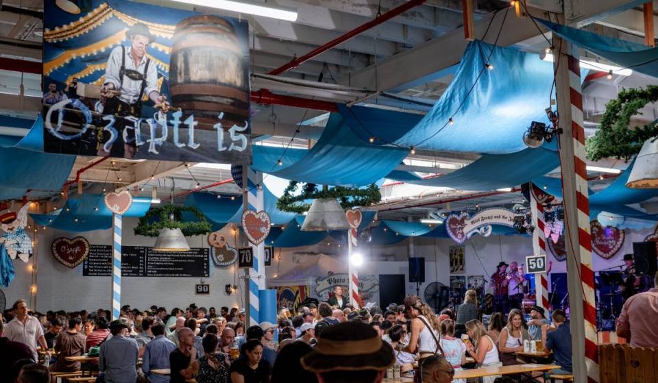 La « Petite Pologne » de Brooklyn troque les pierogi contre des bretzels cet automne, alors qu’une immense brasserie de l’Oktoberfest s’installe sur les quais