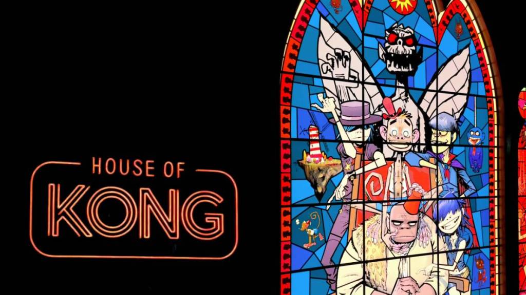 Entre na “House of Kong”: uma nova exposição imersiva em um armazém recria o universo virtual do Gorillaz — com direito a uma sala distópica de CFTV, quadros originais da animação e um diorama de um trailer retrô