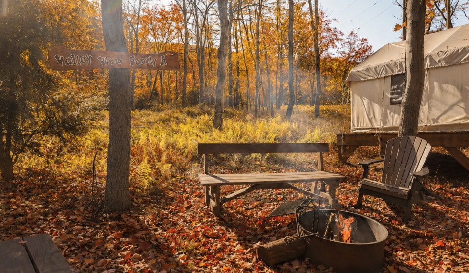 Op slechts 2 uur rijden van NYC verandert het grootste snowtubing-resort van het land in een kleurrijke herfstspeeltuin met 360-graden uitzicht op de herfstkleuren vanuit de stoeltjeslift, glamping en ziplines door de boomtoppen
