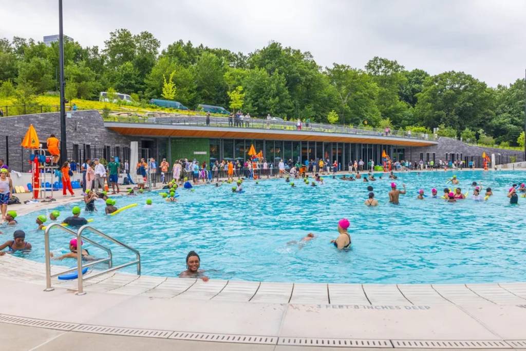 A maior piscina do Central Park está fechada por tempo indeterminado para natação, bem antes do fim de semana do Dia do Trabalho