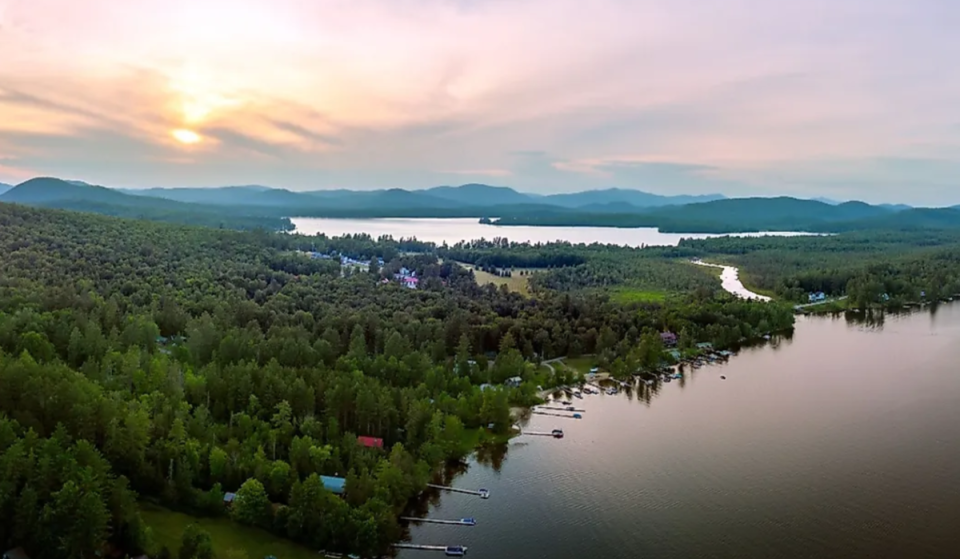 Op slechts 4,5 uur rijden van NYC wordt dit kleine dorpje in de Adirondacks met 400 inwoners geprezen als het echte ‘All-Season Vacationland’ van New York en herbergt het een ‘mini-Route 66’