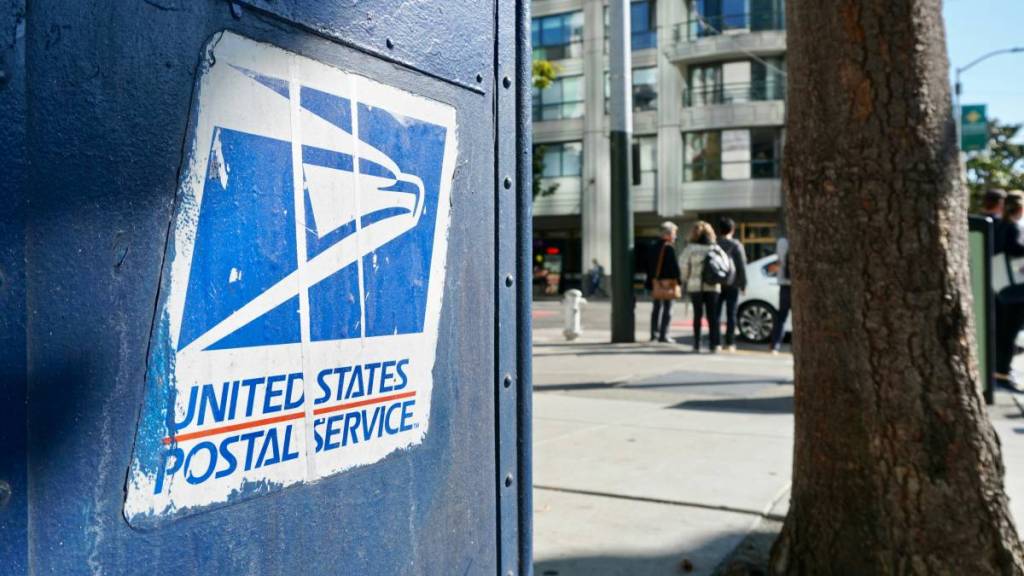 boîte aux lettres bleue de l’USPS