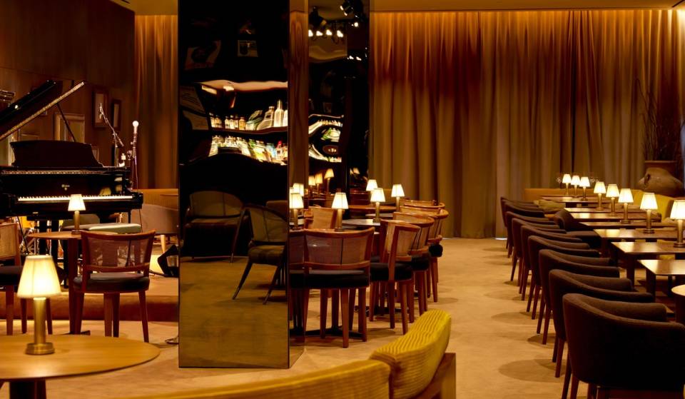 Progettato per rispecchiare il “miglior bar del mondo”, questo locale jazz segreto di Midtown da 80 posti ha appena riaperto con musicisti di livello mondiale, con un biglietto d’ingresso di 10 dollari nel weekend