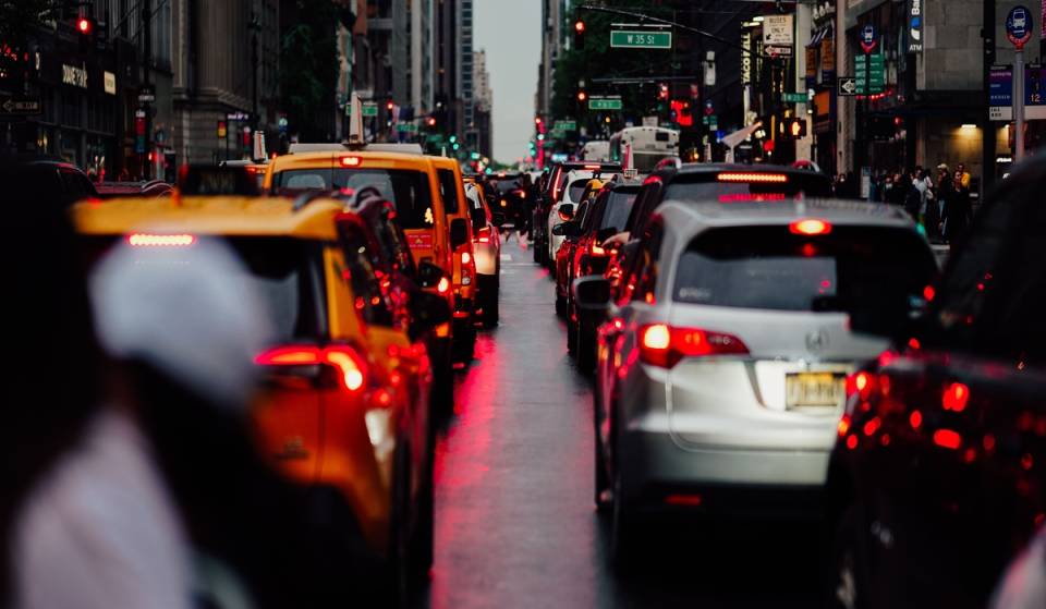 « Vision Zero Reimagined » : New York s’attaque à la conduite dangereuse avec des limiteurs de vitesse obligatoires pour les contrevenants, des zones réservées aux piétons et des limitations générales à 20 mph.