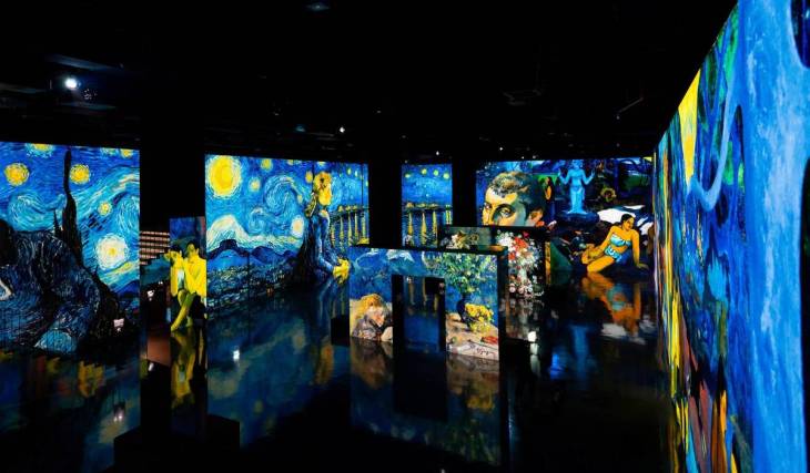 Dieses 60.000 Quadratfuß große New Yorker Kunsterlebnis lässt die Werke von Monet, Van Gogh, Degas und Manet in einem digitalen Bahnhof neu erstrahlen, der vom Musée d’Orsay inspiriert ist