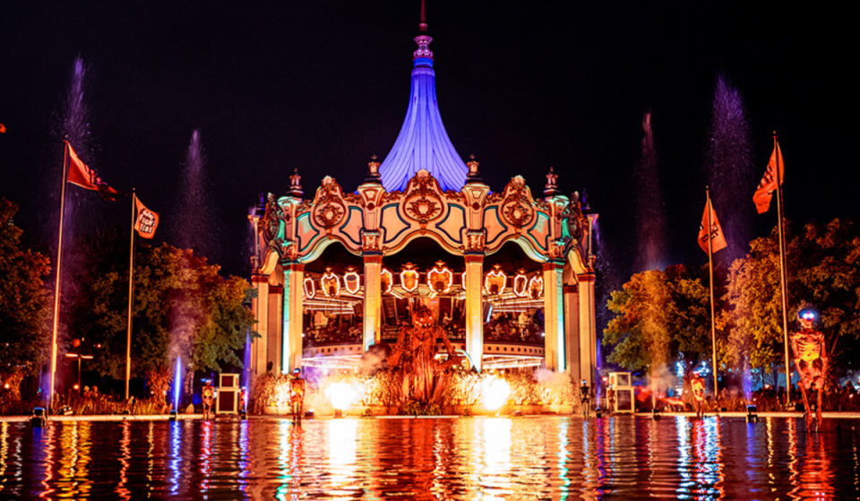 Dieser riesige Halloween-Themenpark, nur zwei Stunden von NYC entfernt, bringt sein legendäres „Fright Fest“ mit vier neuen Geisterlabyrinthen, Nachtfahrten und vielem mehr zurück