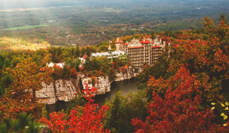 Diese historische Stadt im Hudson Valley war New Yorks erste Hauptstadt – und bereitet sich mit malerischen Zugfahrten und Restaurants am Wasser auf die Zeit der schönsten Herbstfarben vor