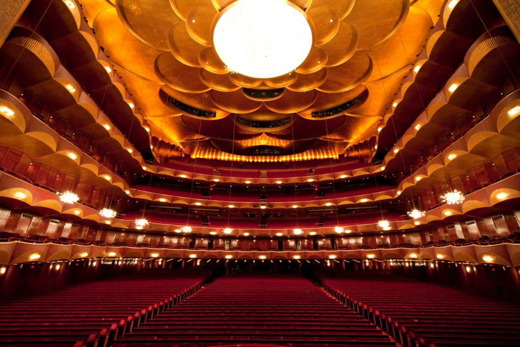 Dopo 80 anni, New York City regala 70.000 biglietti gratuiti per il Metropolitan Opera — Come aggiudicarti un biglietto per i più grandi spettacoli in programma