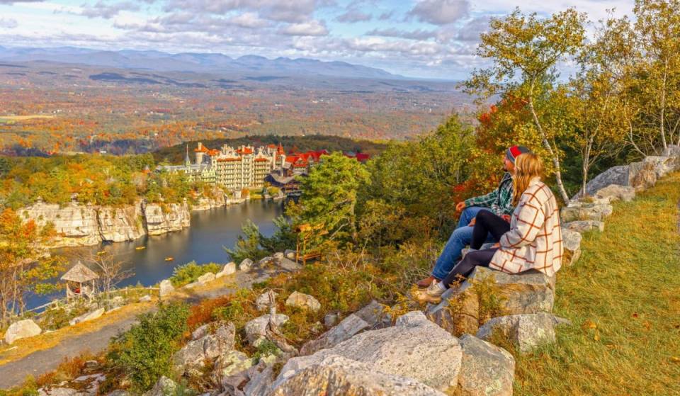 This hidden New York mountain retreat offers 85 miles of vibrant autumn trails, cozy campfires, and Halloween festivals in the Hudson Valley