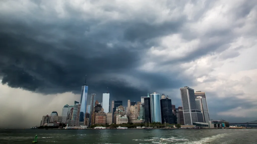 Actualizaciones en directo sobre la tormenta del noreste en Nueva York: cierres importantes, cancelaciones de festivales, cambios en el transporte público, riesgo de inundaciones y alertas de emergencia ya en marcha