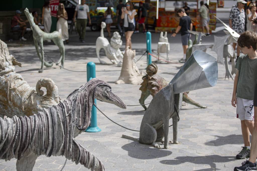 Camille Henrot: Dogs – Ausstellung im Central Park, NYC