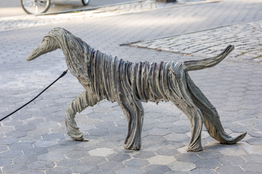 Camille Henrot: Dogs Ausstellung Central Park NYC