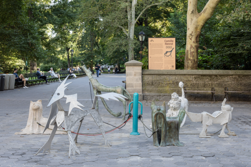 Camille Henrot: Dogs – Ausstellung im Central Park, NYC