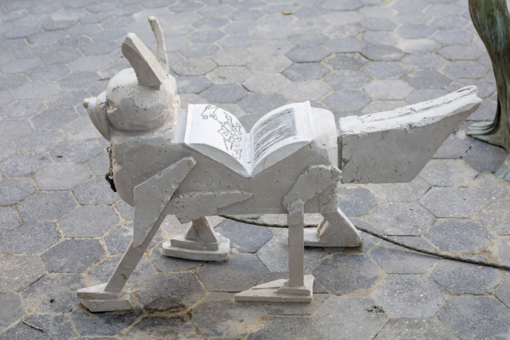 Camille Henrot: Dogs – Ausstellung im Central Park, NYC