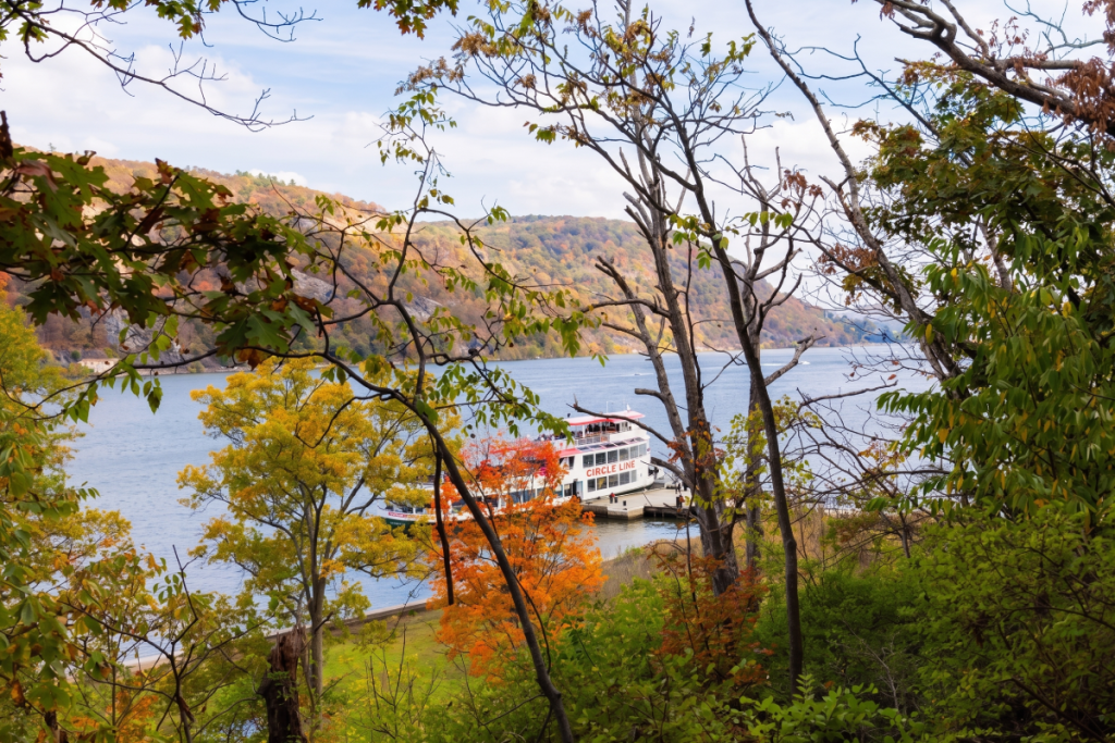 This scenic fall cruise from Manhattan takes you to one of the Northeast’s most-visited parks — with Oktoberfest eats, seasonal brews & live music