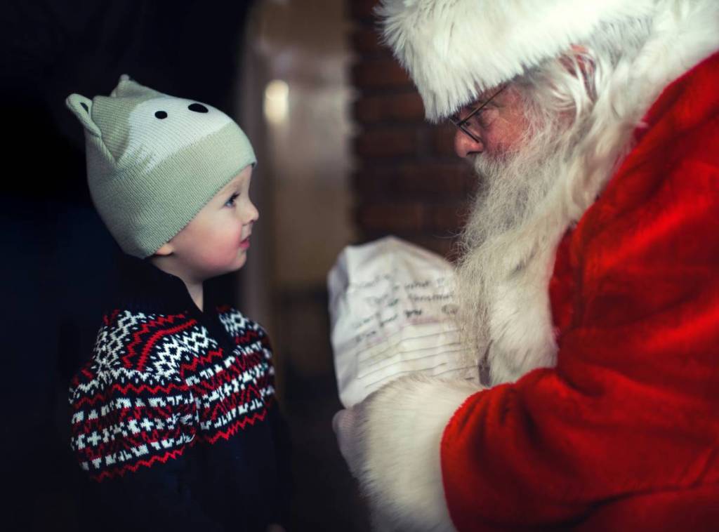 Santa christmas photo: Mike Arney / Unsplash