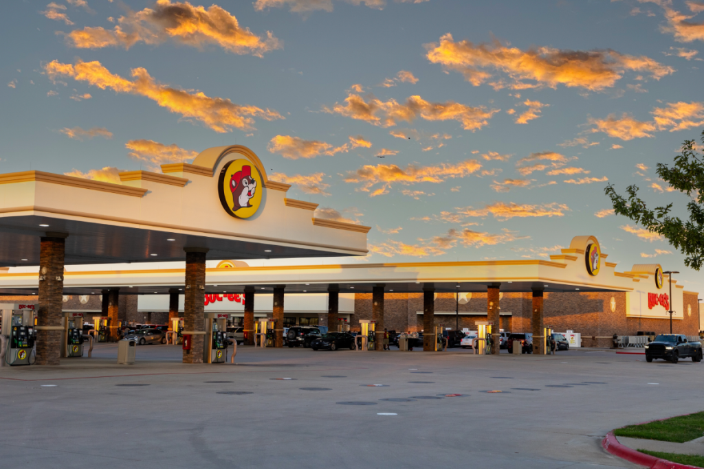120 surtidores y 74 000 pies cuadrados: muchos neoyorquinos no saben que el Buc-ee’s más cercano está a solo unas horas de Nueva York, en una ruta muy popular para hacer un viaje por carretera por la I-81.
