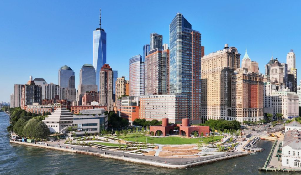 Ein 221-Millionen-Dollar-Projekt am New Yorker Wasser wurde gerade wiedereröffnet und liegt nun 10 Fuß höher – mit einem neuen Radweg, Hochwasserschutz und malerischem Blick auf den Hafen