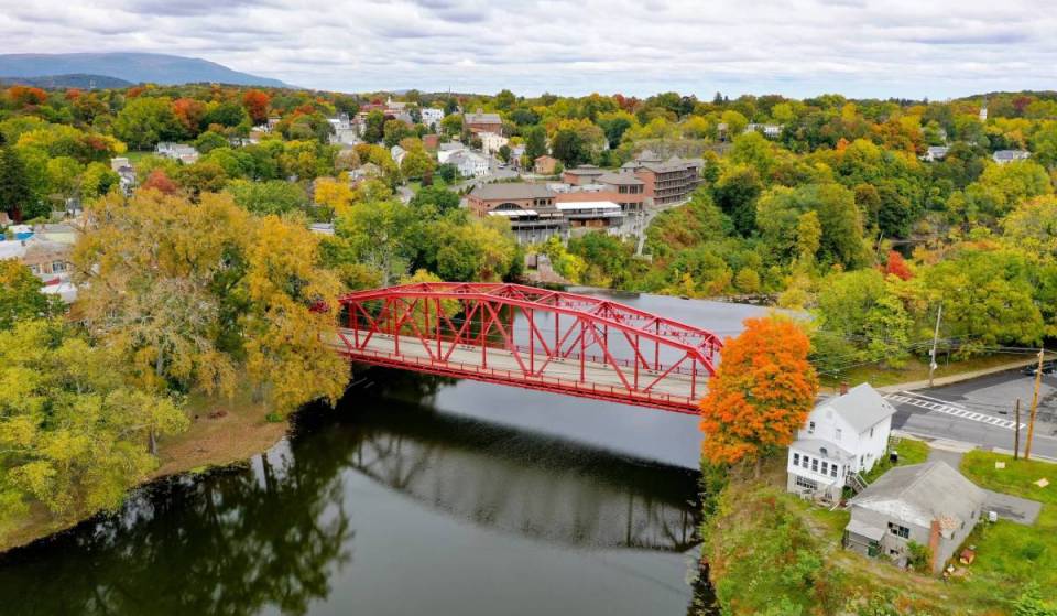 Diese Stadt im Hudson Valley mit einem Leuchtturm, in dem man übernachten kann, hat es gerade auf die „U.S. Favorites“-Liste 2026 von WorldAtlas geschafft