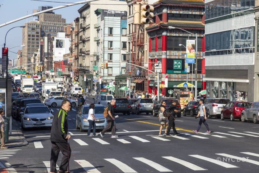 Des piétons le long de Canal Street. Crédit : DOT de New York