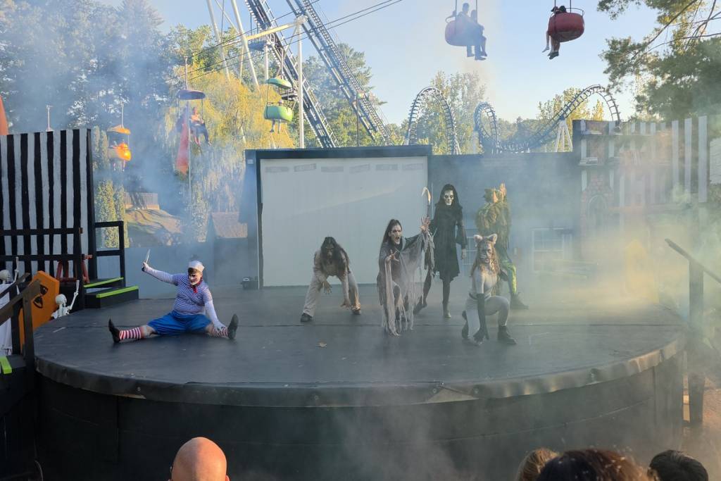 Das Great Escape Resort hat gerade sein bisher wildestes Halloween-„Fright Fest“ gestartet und 350 Acres in eine furchterregende Schreckzone mit Grunge-Monstern aus den 90ern und 4 Geisterhäusern verwandelt