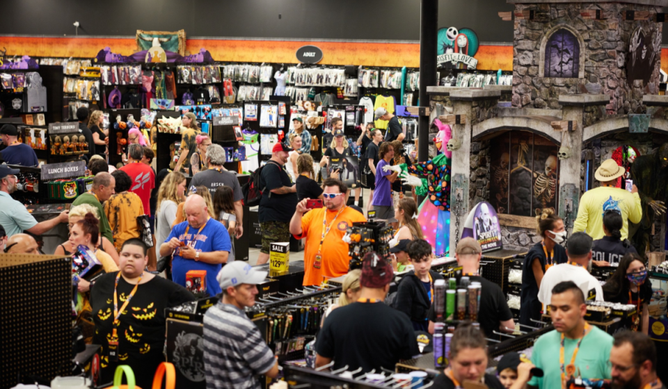 The largest Spirit Halloween in the U.S. is 2 hours from NYC—with 20,000 sq ft of interactive scares &amp; exclusive animatronics