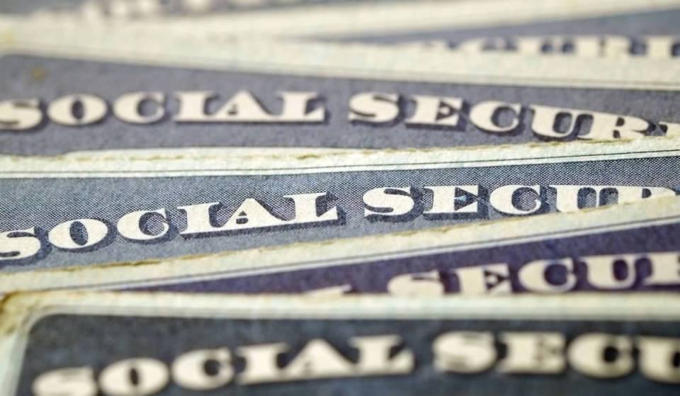 Social Security bevestigt een COLA-verhoging van 3,6% voor 2027 — hier lees je hoeveel extra je krijgt en wanneer