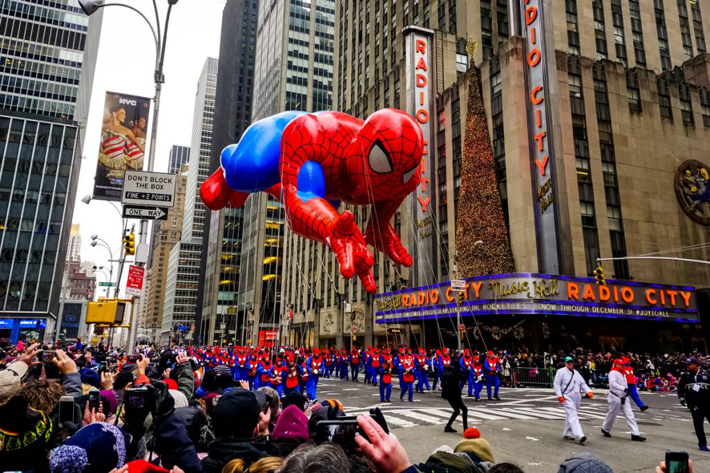 Você pode ganhar até US$ 500 para se apresentar como um personagem gigante no histórico 100º Desfile de Ação de Graças da Macy’s em Nova York