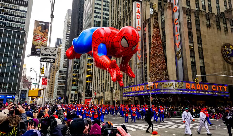 Você pode ganhar até US$ 500 para se apresentar como um personagem gigante no histórico 100º Desfile de Ação de Graças da Macy’s em Nova York