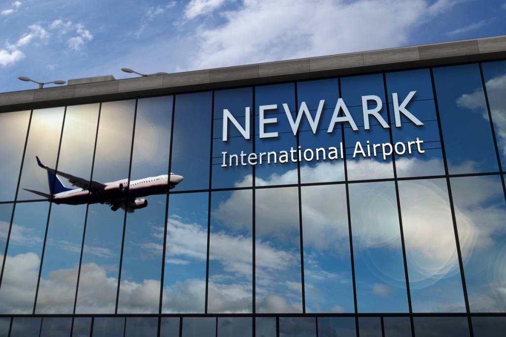 Der Flughafen Newark bekommt eine 30.000 Quadratfuß große, zweistöckige Centurion Lounge im Terminal A; die luxuriöse Oase für Passagiere soll 2027 eröffnet werden und wird drei unterschiedliche Bars sowie mit dem James-Beard-Preis ausgezeichnete Köche bieten