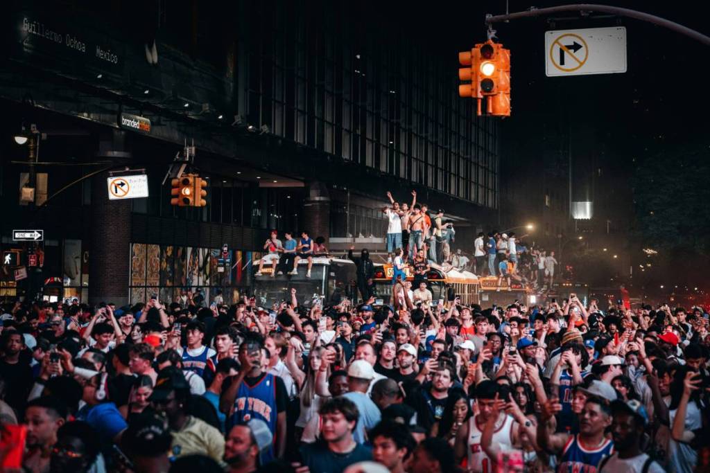 De Knicks keren vanavond terug naar MSG voor hun eerste thuiswedstrijd als NBA-kampioenen — zo kun je het in NYC volgen
