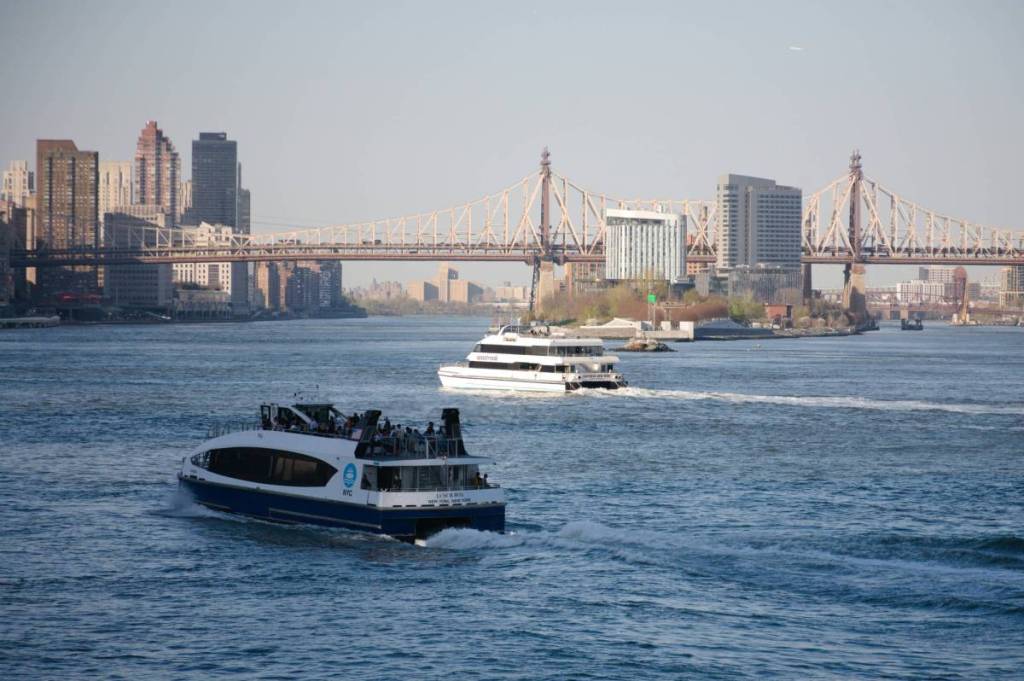 Als die NYC Ferry 2017 an den Start ging, kostete eine Fahrt 2,75 Dollar, genau wie die U-Bahn; seit dieser Woche kostet sie offiziell 5 Dollar