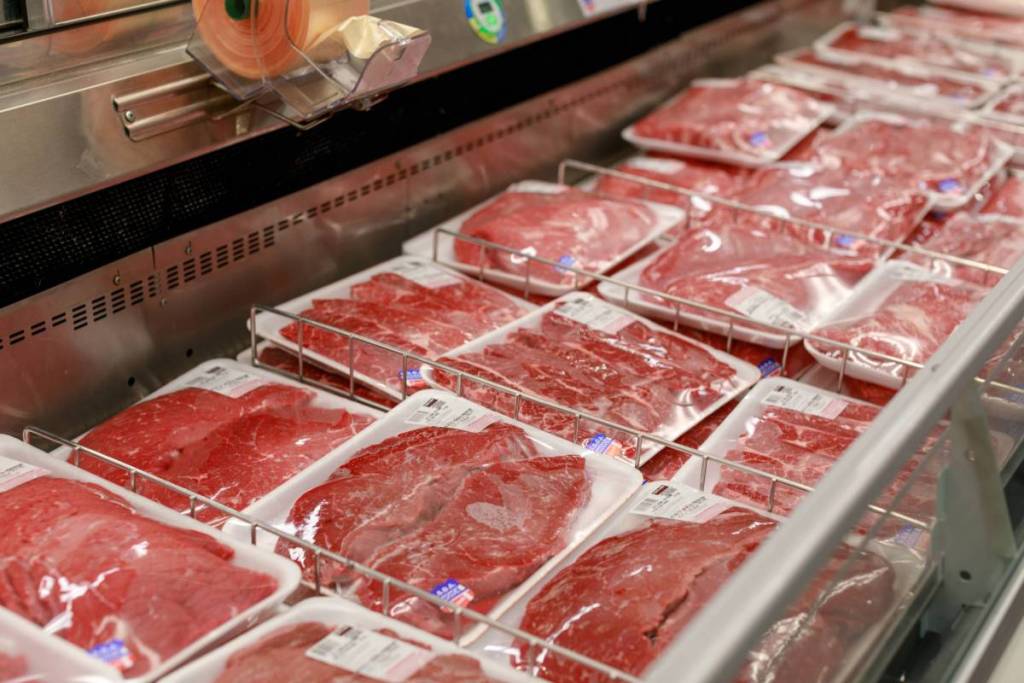 Controlla il tuo frigo: Al Fresco, Kayem e altre 7 marche di carne sono coinvolte in un richiamo da 1,6 milioni di libbre che ha raggiunto New York