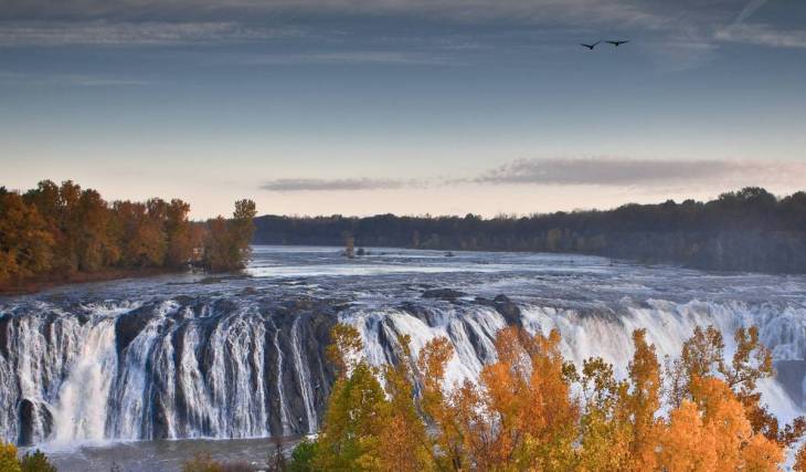 Dieser Wasserfall im Upstate New York hat die Niagarafälle übertrumpft und wurde gerade als einer der „am einfachsten“ zu besuchenden Wasserfälle der Welt eingestuft – und seine Herbstfarben sind gerade auf ihrem Höhepunkt