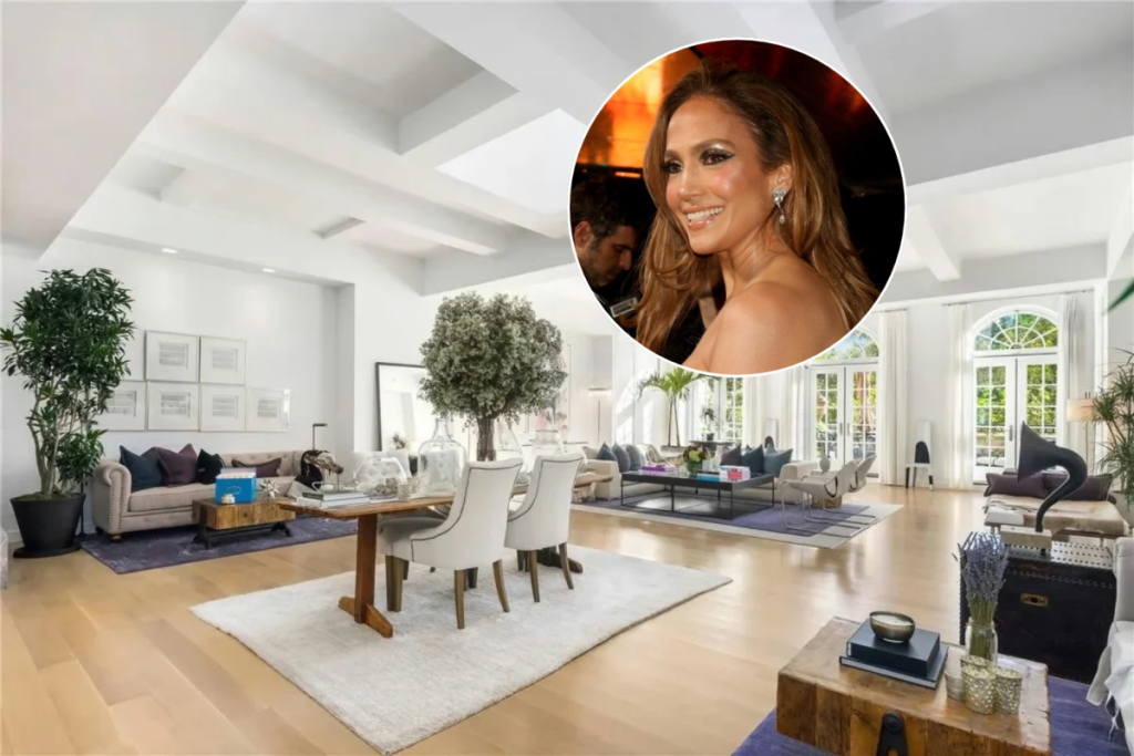 Jennifer Lopez’ Penthouse in NYC stand sieben Jahre lang zum Verkauf: Vier private Terrassen, eine maßgeschneiderte italienische Profiküche und der Blick auf den Madison Square Park reichten nicht aus, um die 6.500 Quadratfuß große Maisonette für 27 Millionen Dollar zu verkaufen, und die Immobilie wurde schließlich 2024 für 23 Millionen Dollar verkauft.