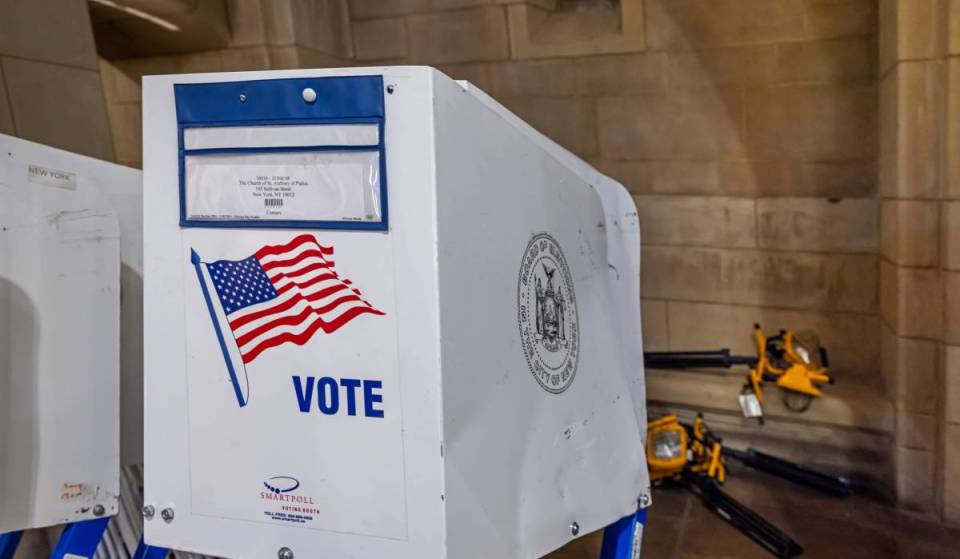 La votación anticipada en Nueva York termina este domingo: aquí te decimos dónde votar, el horario diario de las mesas electorales y qué se esconde en el reverso de tu papeleta