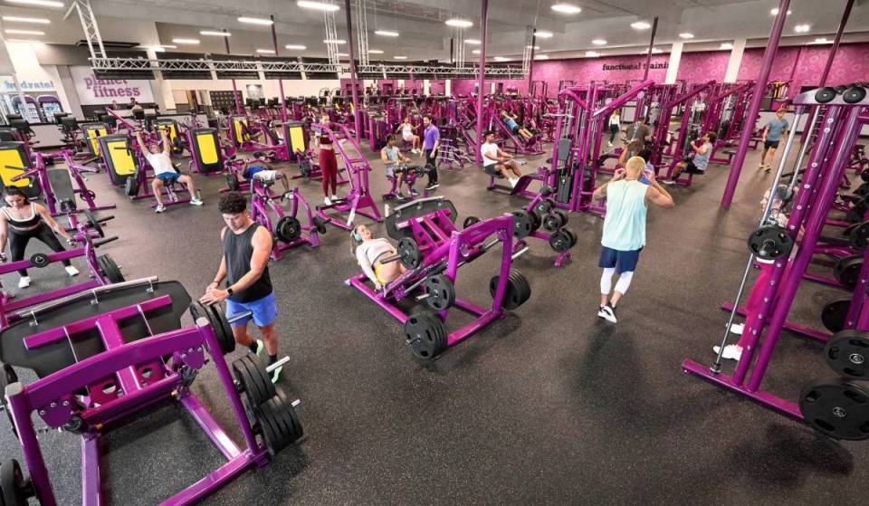 Planet Fitness está cerrando gimnasios por todo EE. UU., incluido uno en el número 25 de Broadway, en el Bajo Manhattan
