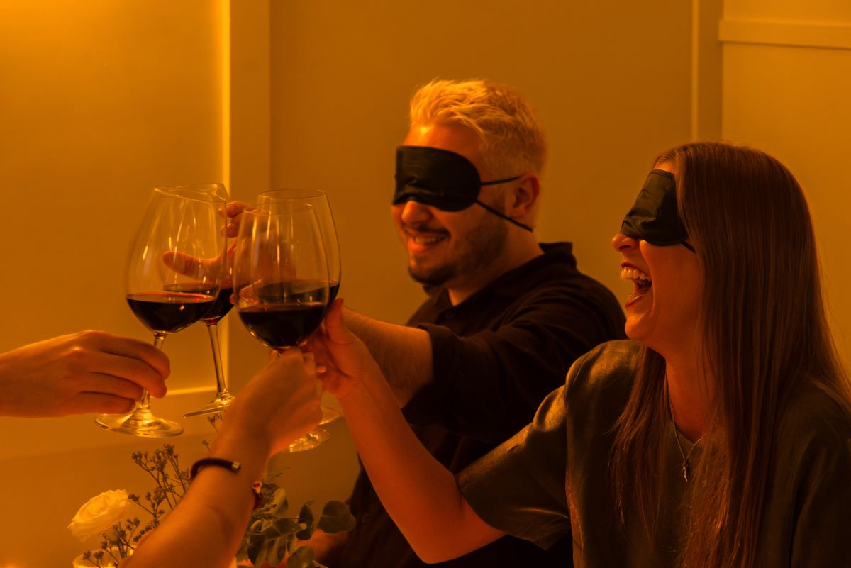 Go On A Culinary Adventure With Dining in the Dark In Orlando