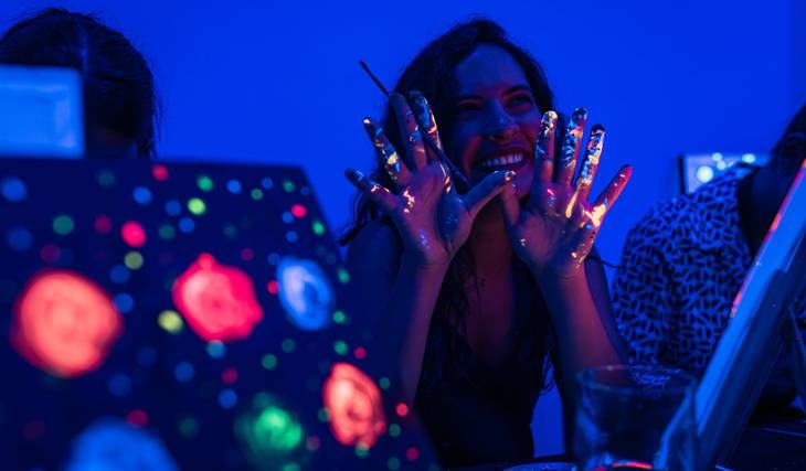 &#8220;Neon Brush&#8221; Returns With More Dates For Its Spectacular Sip And Paint Experience In Orlando
