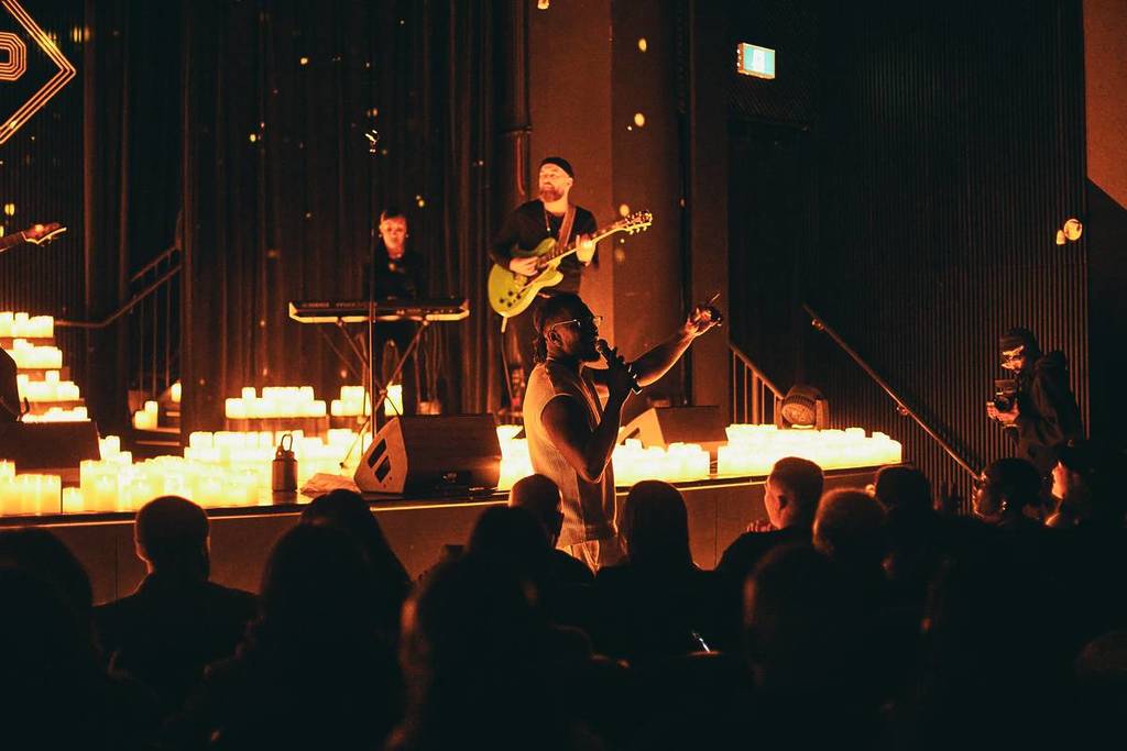 Del Hartley performing at a candlelight concert