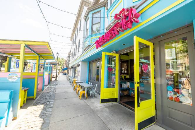 outside exterior of Taqueria