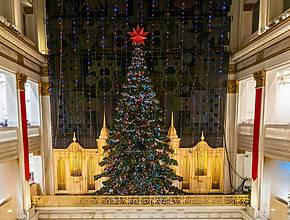 The Iconic Wanamaker Light Show is Finally Back in Philadelphia—Here&#8217;s the Full 2025 Schedule and Organ Performance Times