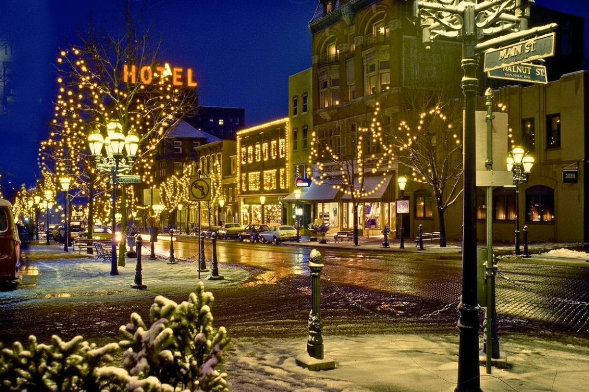 This Enchanting Town Only One Hour From Philly Is Known As ‘Christmas City, USA’-Home To The First Christmas Tree In History