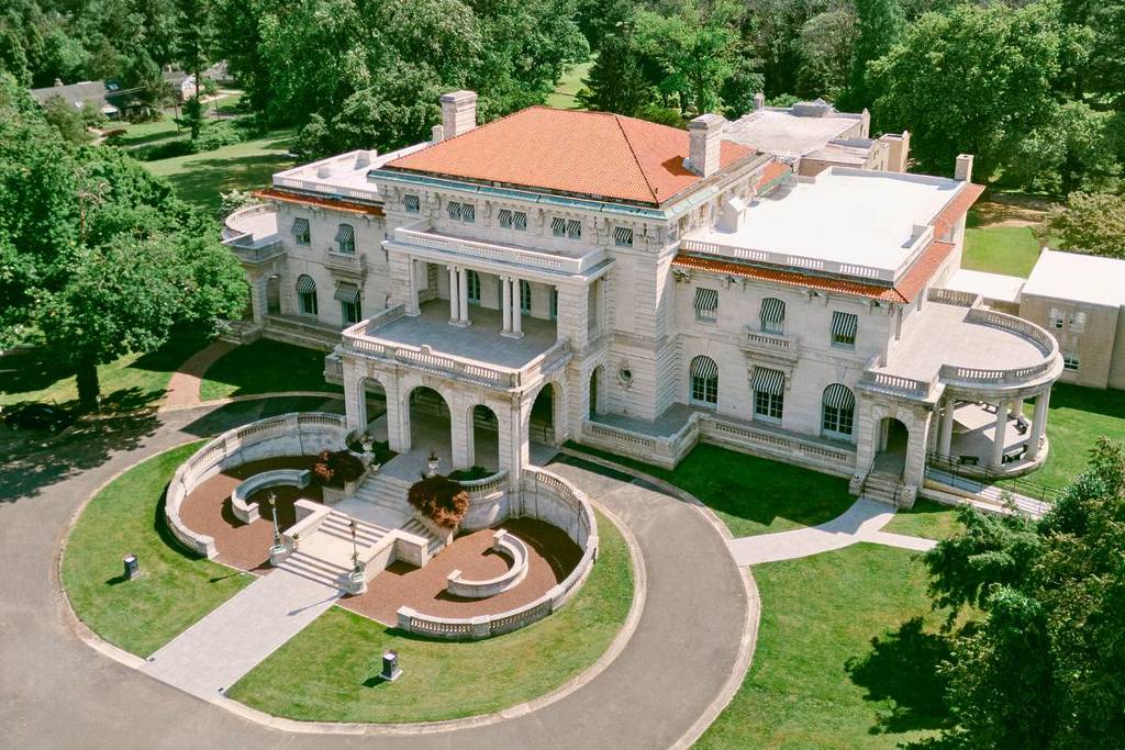 Estate Manor overnight stay Valentine's Day