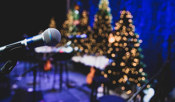 A cozy Frank Sinatra tribute concert is returning to Phoenix for the holidays — bringing a full bar and festive setlist to this scenic rooftop terrace