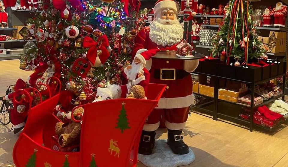 El mágico Pueblo Navideño de Solara Garden ha reabierto: el árbol que hace las veces de ataúd es una de las novedades de este año