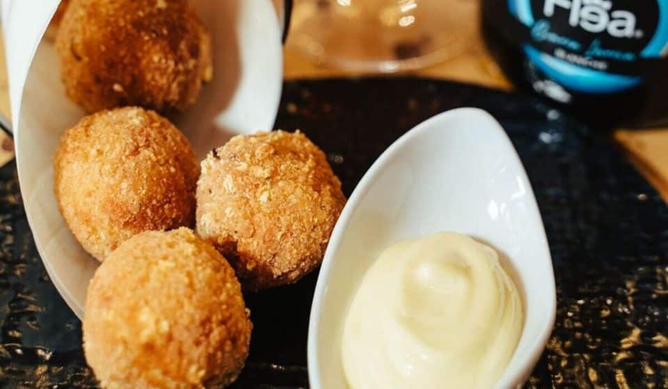 In zona Ponte Milvio ha aperto una vineria di pesce che propone tapas e fritti