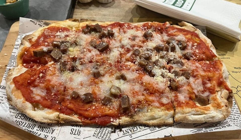 In centro a Roma puoi mangiare una Pizza Amatriciana (finta)