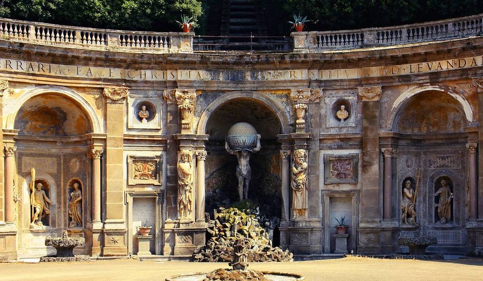 La maestosa Villa Tuscolana scelta per matrimoni ed eventi di famosi stilisti