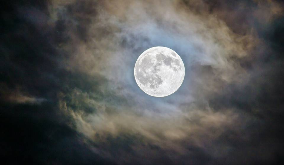 Domani sera sul cielo di Roma splenderà la bellissima Luna del Lupo